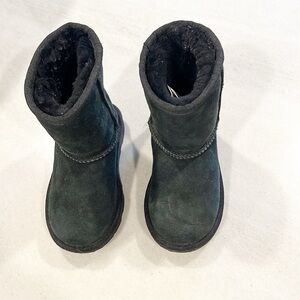 Ugg Classic Short II Boot Black Sheepskin size 9